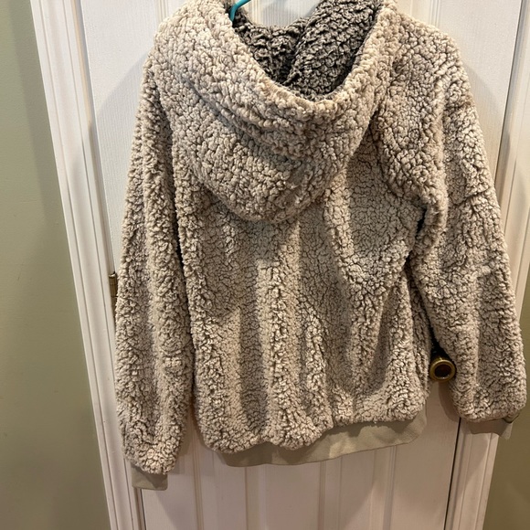 Thread & Supply Pullover - Picture 4 of 4